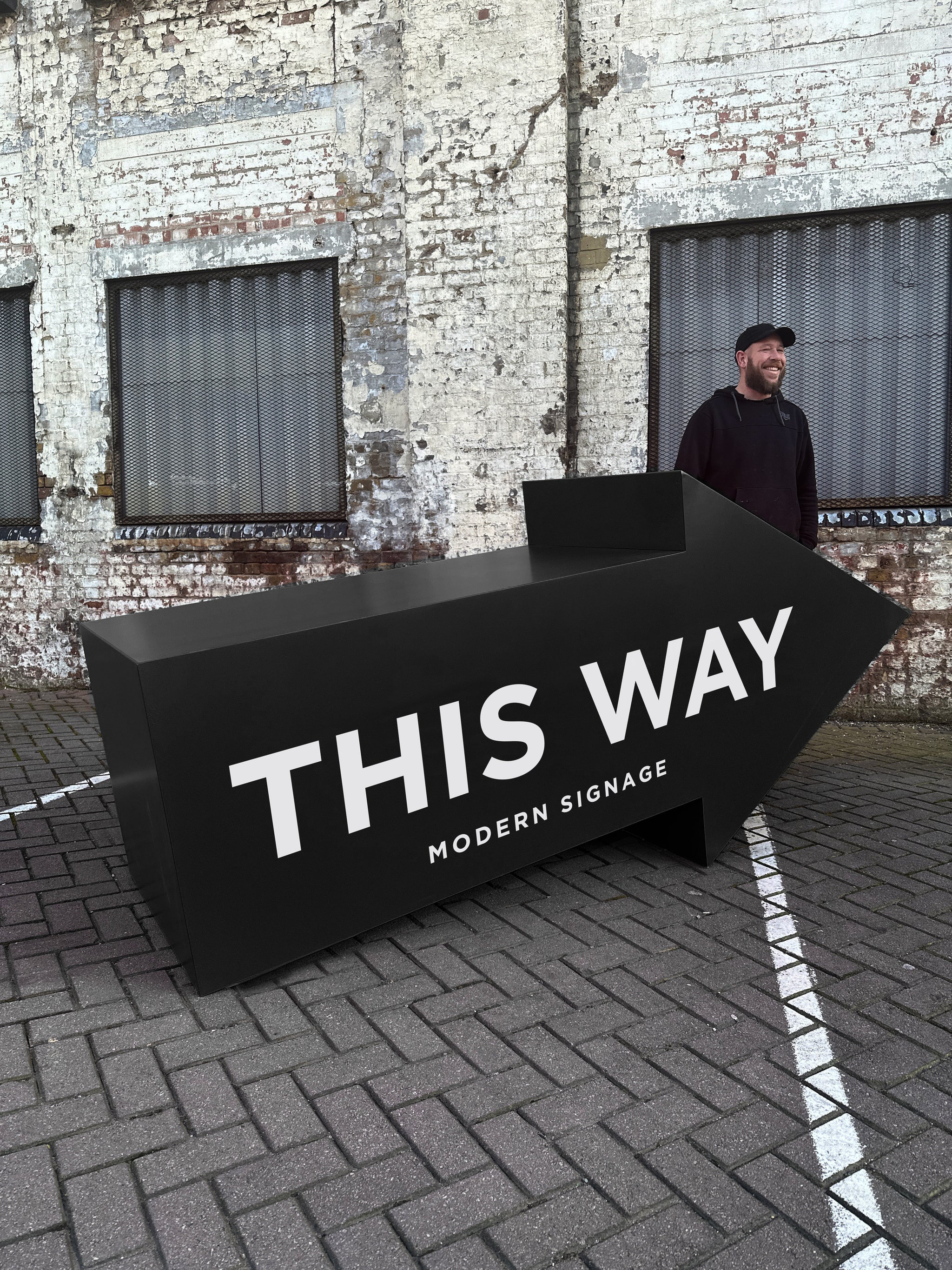 Giant arrow sign