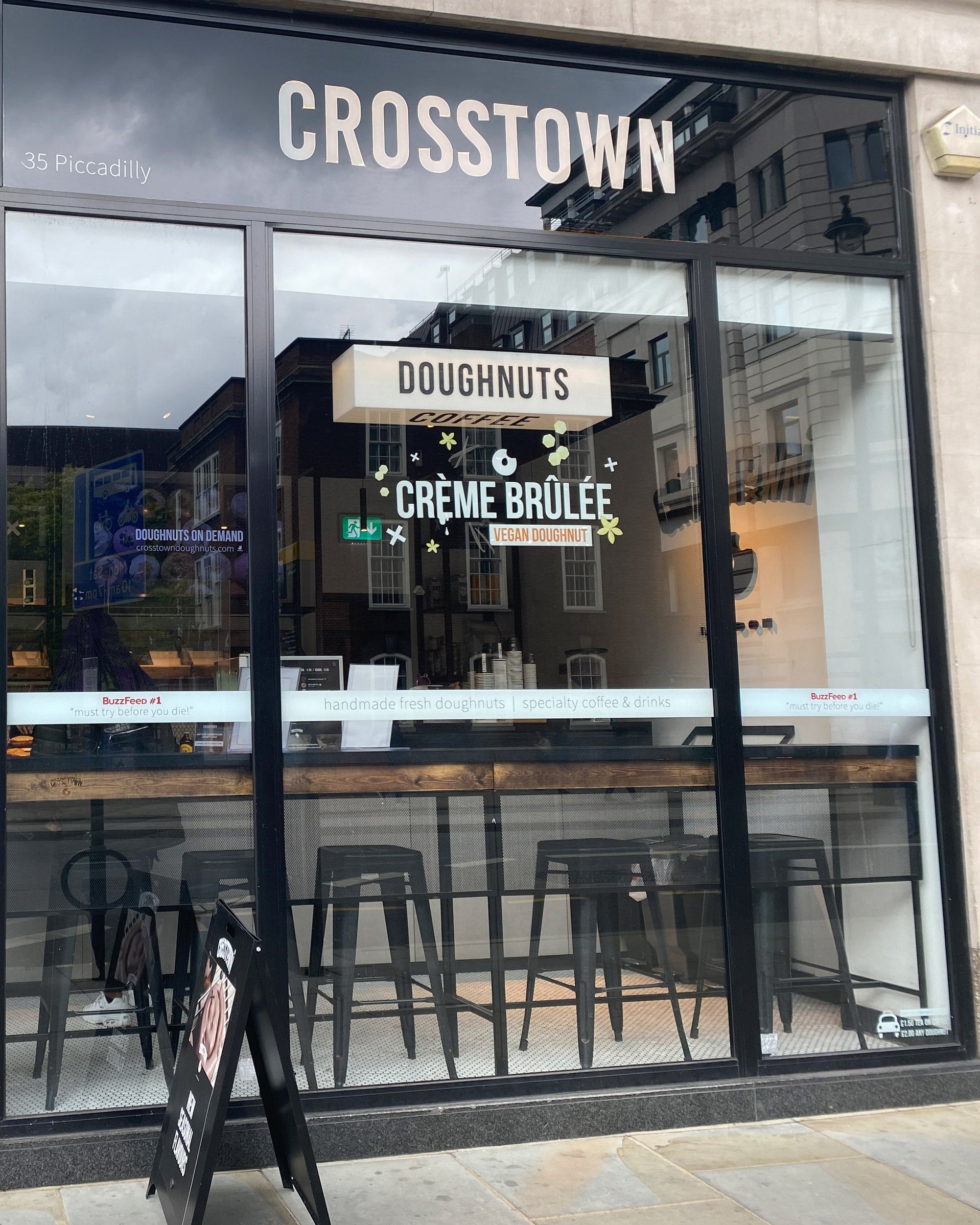 Cross Town Doughnuts Store - Picadilly