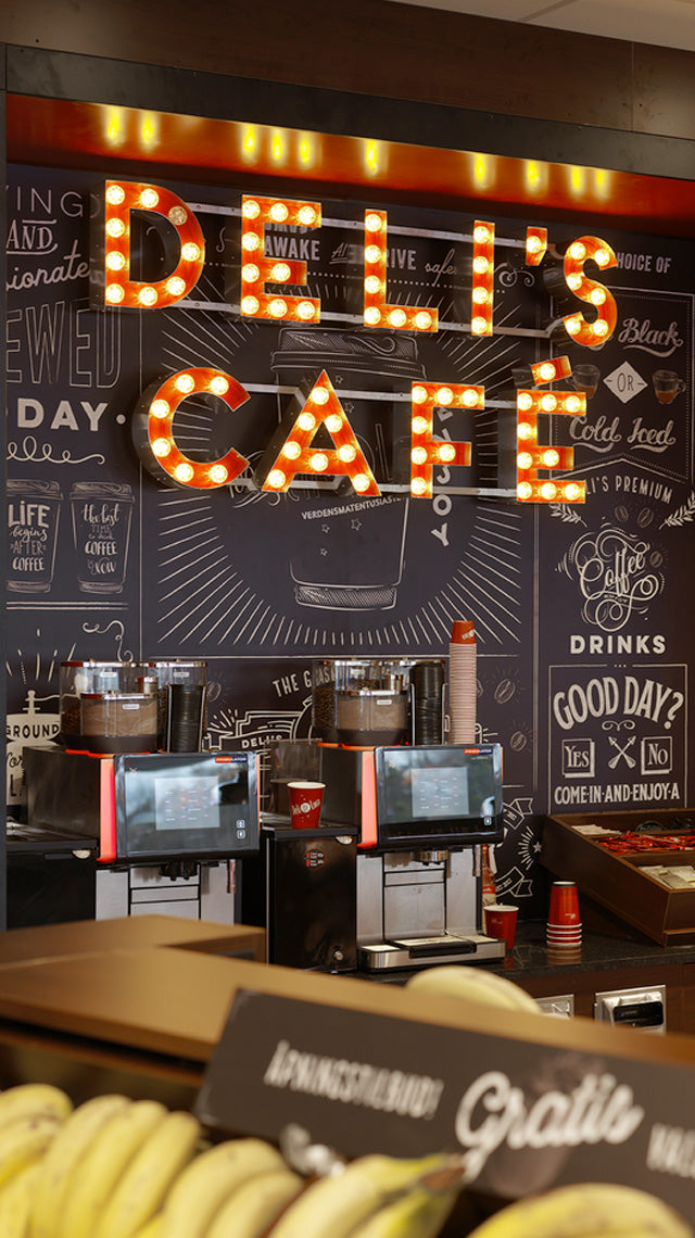 Deli De Luca, Oslo Sign