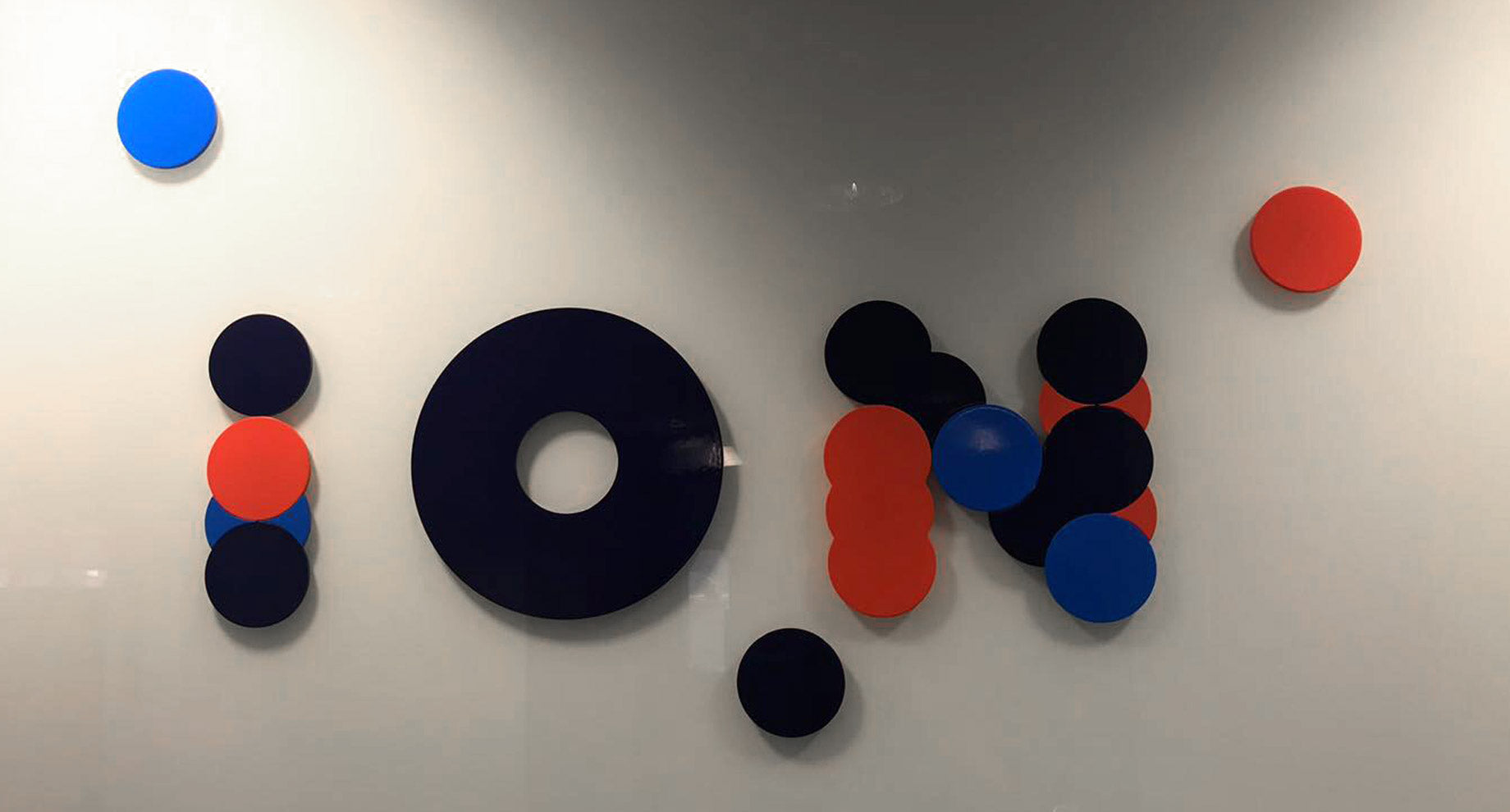 metal circles sign
